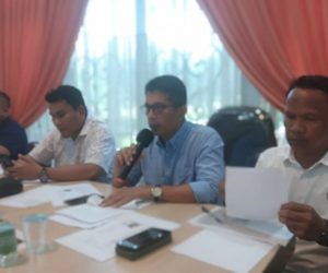 Delegasi masyarakat yang terkena pembeasan lahan ganti rugi di terima Ketua DPRK Aceh Tamiang, Suprianto, ST., Pimpinan DPRK, Mhammad Nur dan Ketua Komisi I, Muhammad Irwan, SP, MM, serta Anggota Komisi I, Sugiono Sukandar.